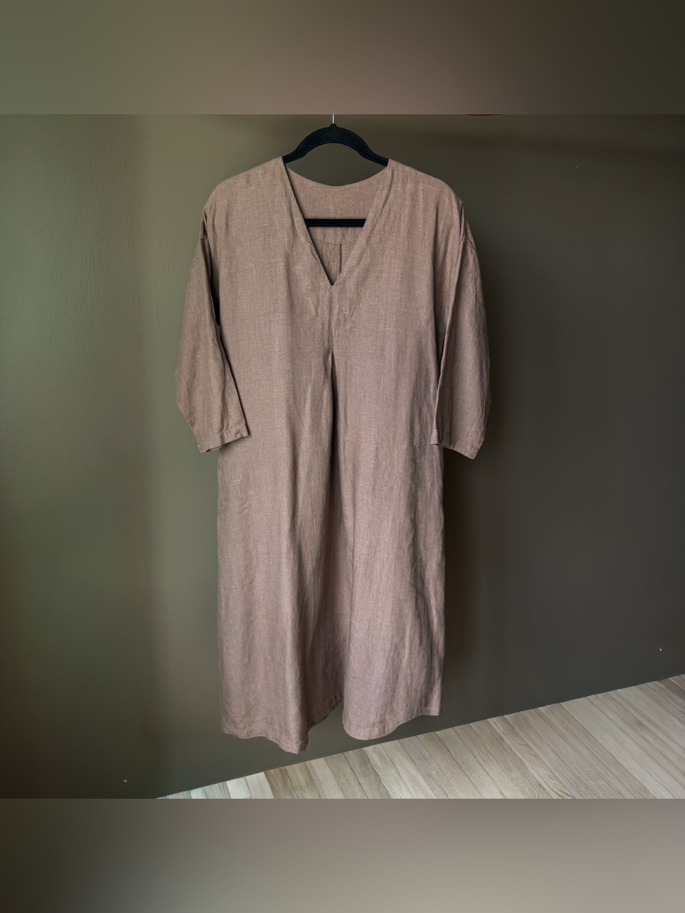 Women's V-Neck Brown Linen Midi Dress - Picture 8 of 9